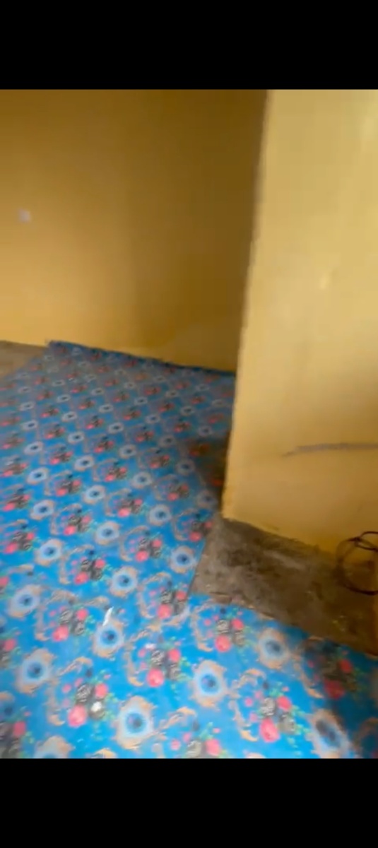 Room-Kitchen-Toilet in Checkpoint